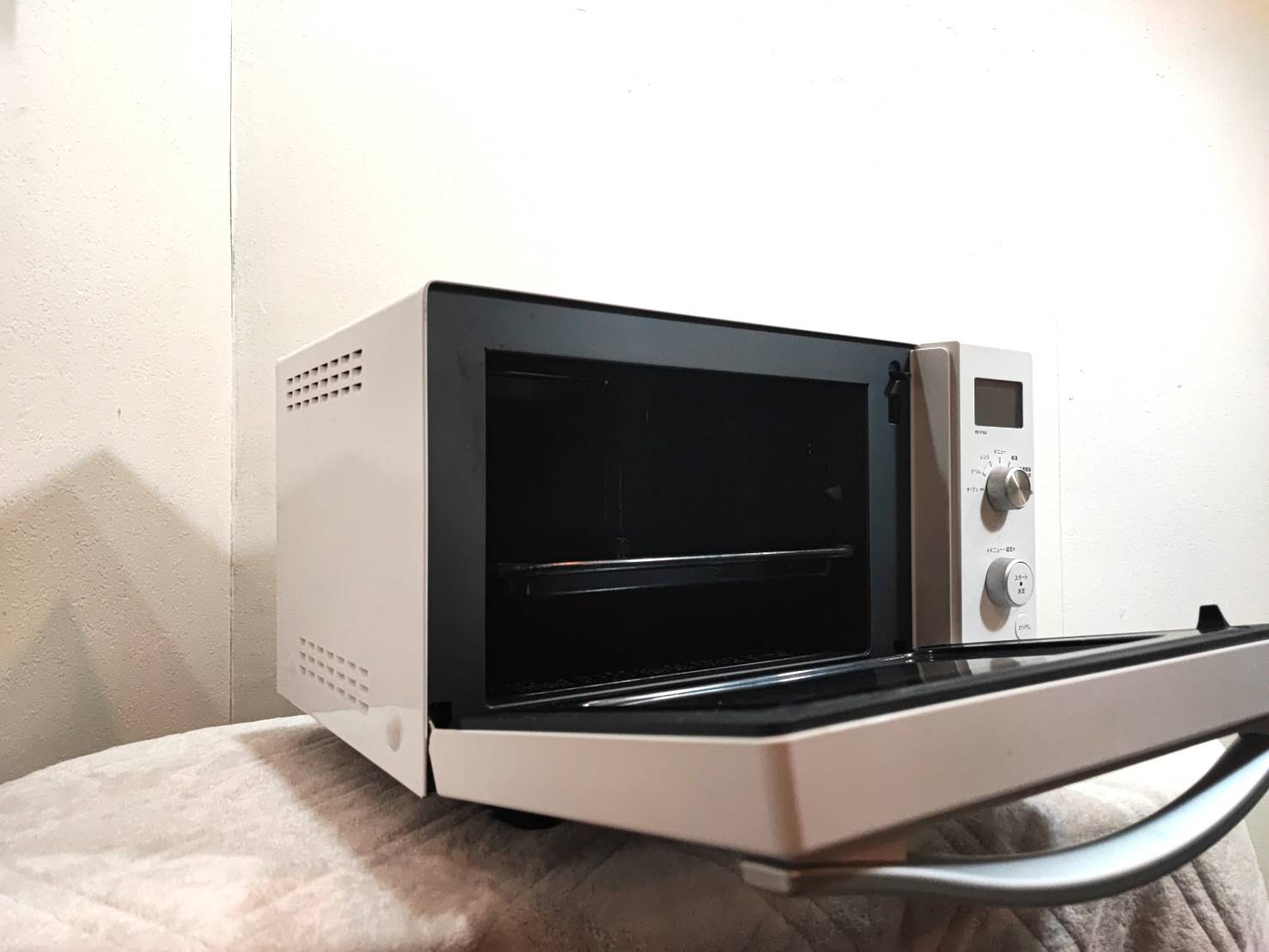SHARP RE-F18A-W Oven Microwave (2020) White - Used Good Condition