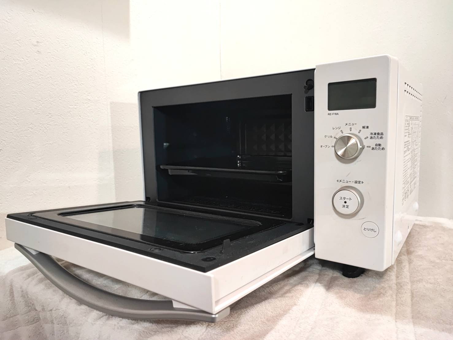SHARP RE-F18A-W Oven Microwave (2020) White - Used Good Condition