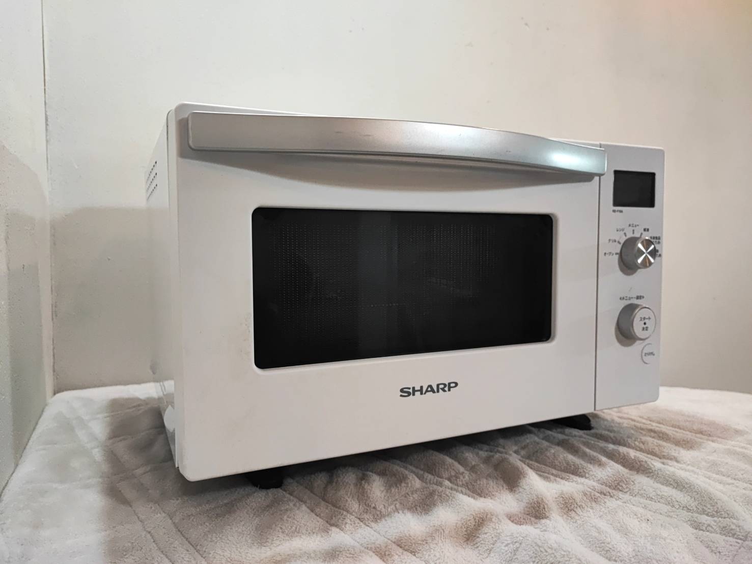 SHARP RE-F18A-W Oven Microwave (2020) White - Used Good Condition